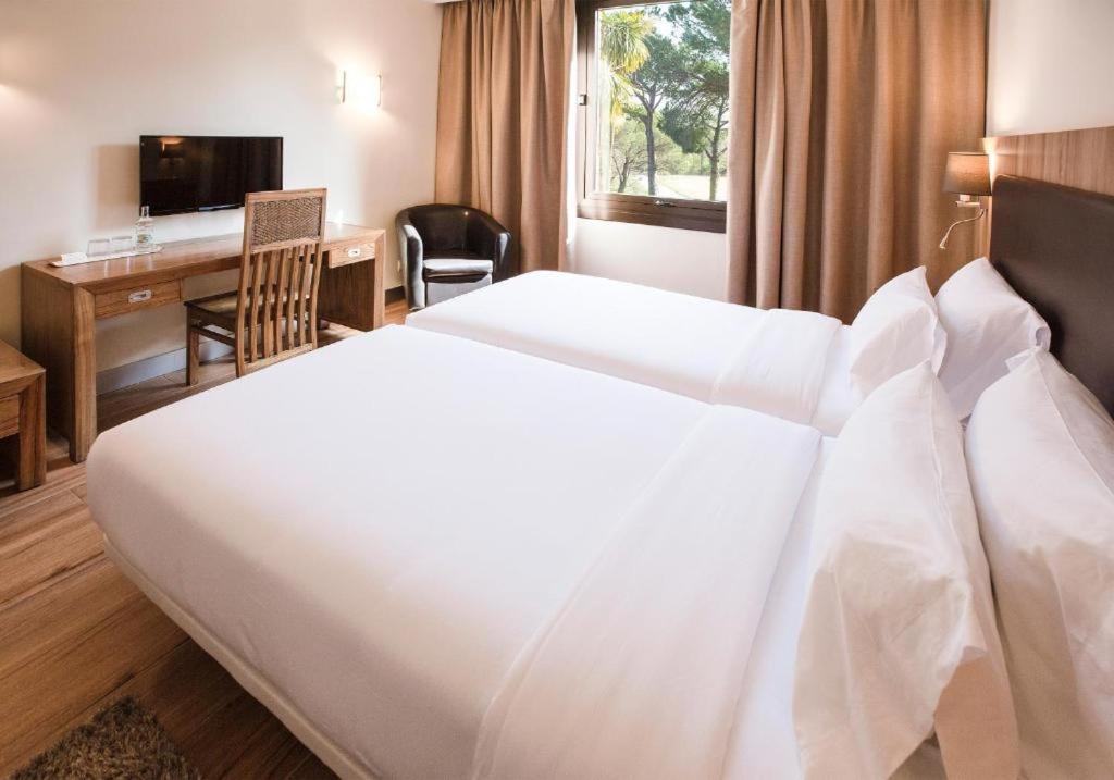 Hotel Eden Park By Brava Hoteles Riudellots de la Selva ภายนอก รูปภาพ